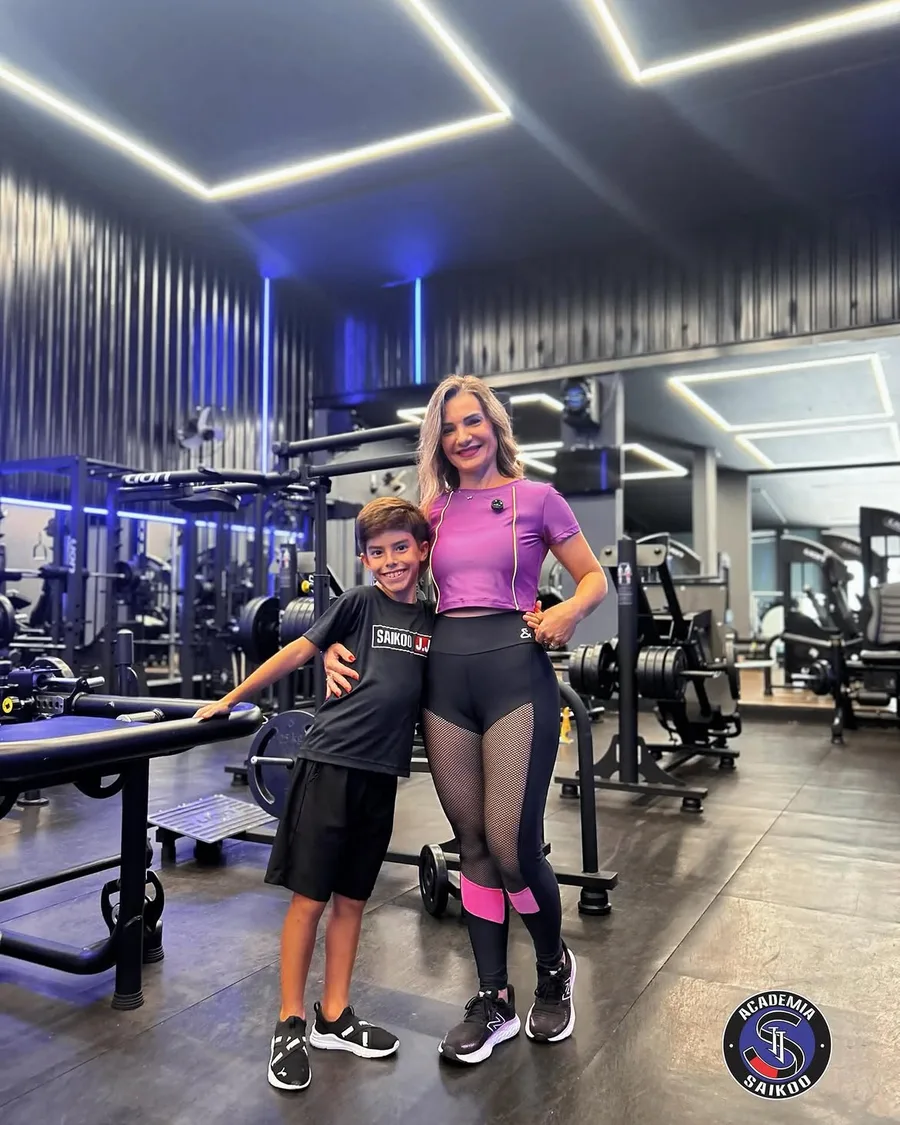 Mãe e filho treinando juntos na Saikoo Academia em Penápolis SP